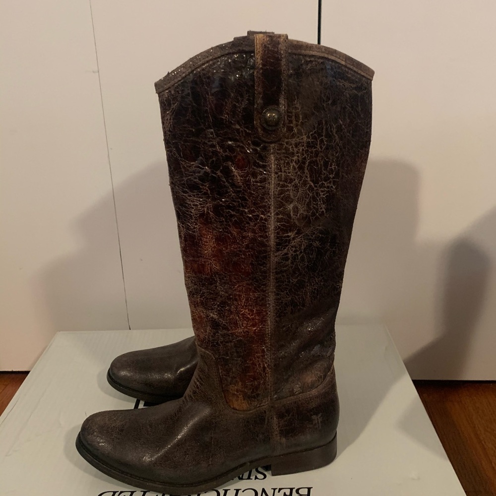 FRYE Melissa button chocolate size 9